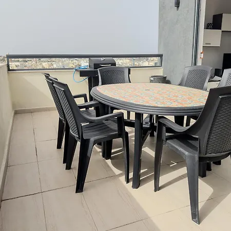 Penthouse In - 3 Bedroom *