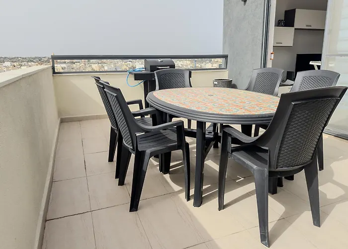 Penthouse In - 3 Bedroom *