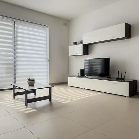 Апартаменты Penthouse In - 3 Bedroom Бирзеббуджа