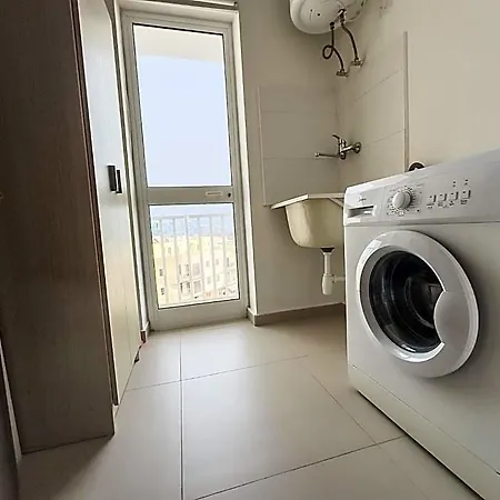 Penthouse In - 3 Bedroom アパート